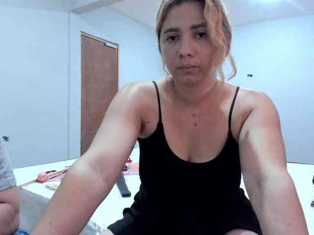 LunaLukisBdsm webcam
