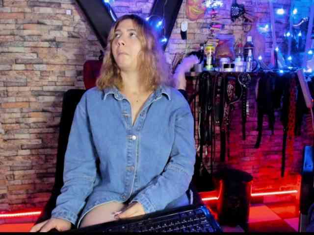 luna_lukis-1324 webcam