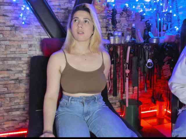 LunaLukisBdsm webcam