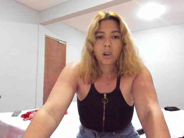 LunaLukisBdsm webcam