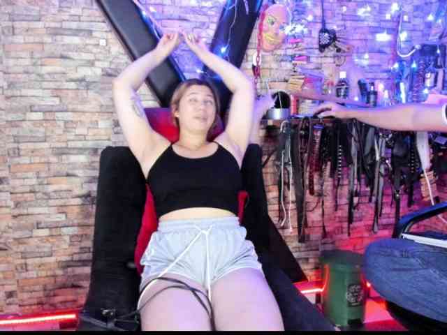 LunaLukisBdsm webcam