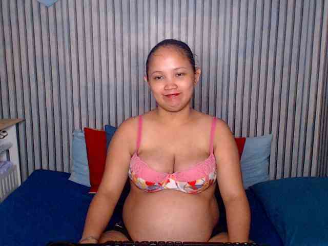 ladynakedpusy webcam