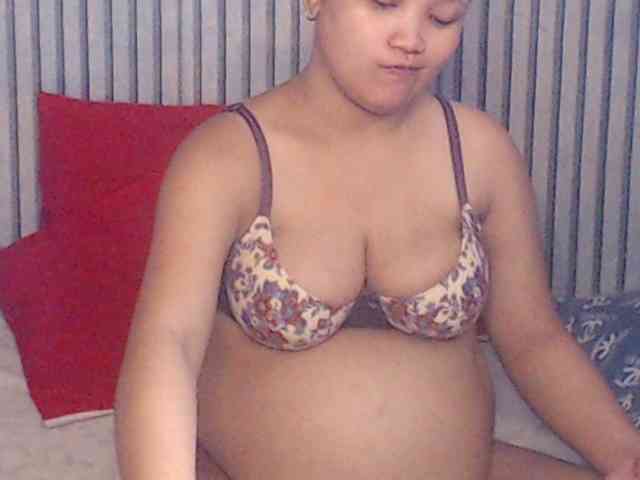 ladynakedpusy webcam