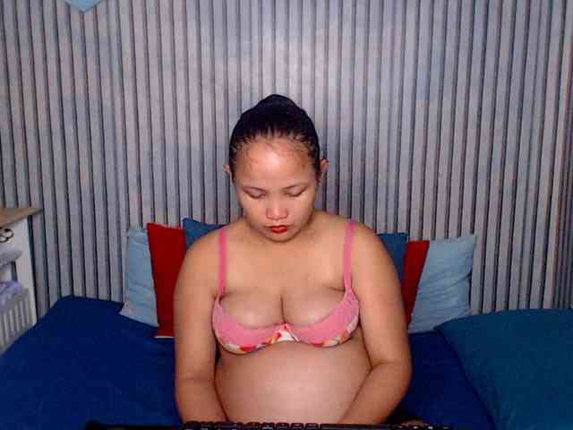 ladynakedpusy webcam