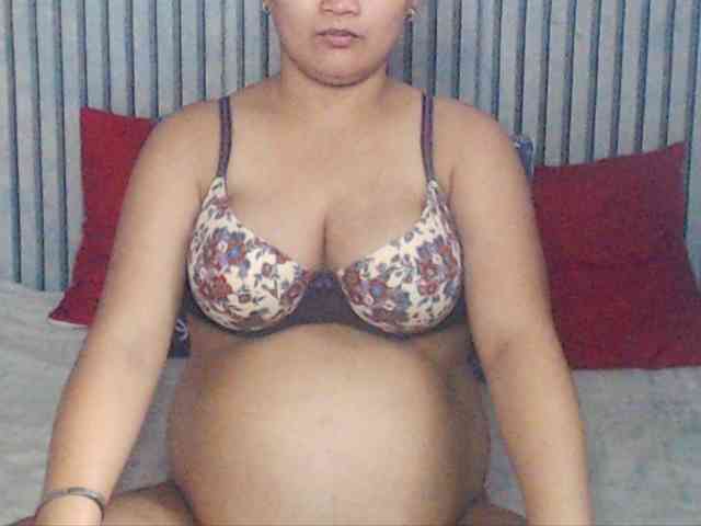 ladynakedpusy webcam