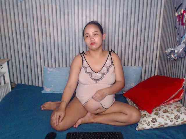 ladynakedpusy webcam