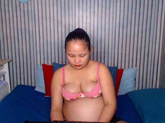 ladynakedpusy webcam