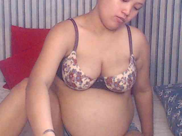ladynakedpusy webcam