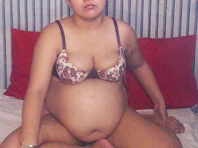 ladynakedpusy webcam