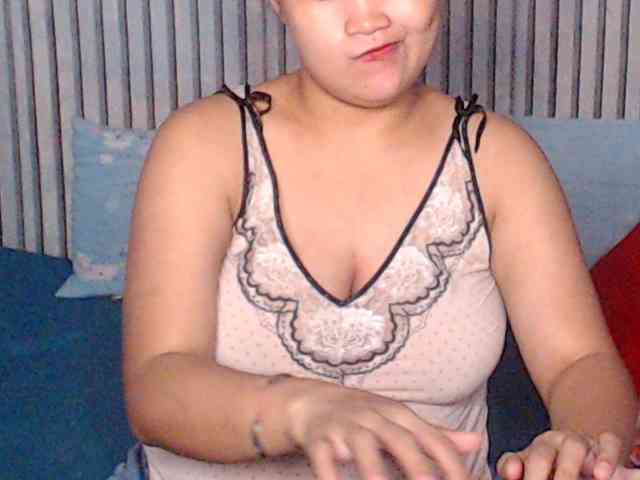 ladynakedpusy webcam