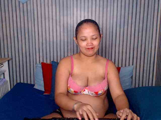 ladynakedpusy webcam