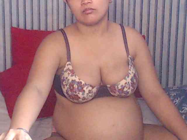 ladynakedpusy webcam