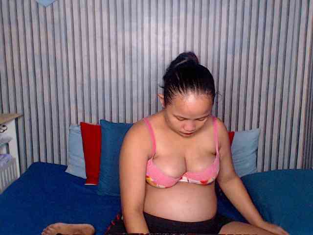 ladynakedpusy webcam