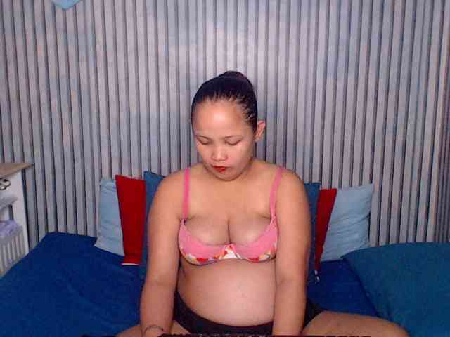ladynakedpusy webcam