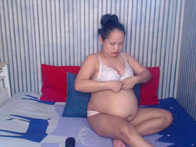 ladynakedpusy webcam