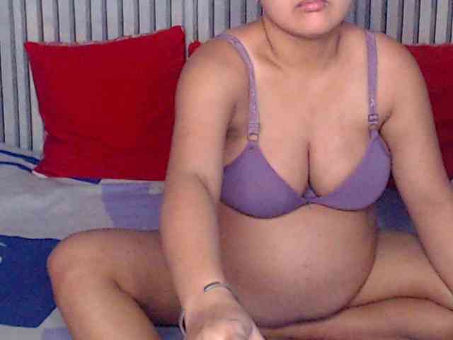 ladynakedpusy webcam