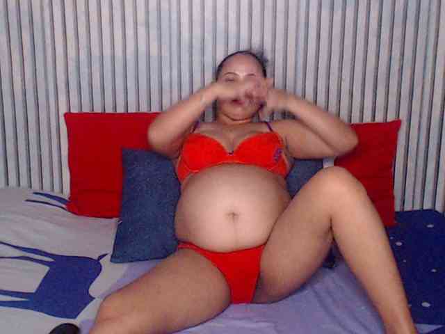 ladynakedpusy webcam