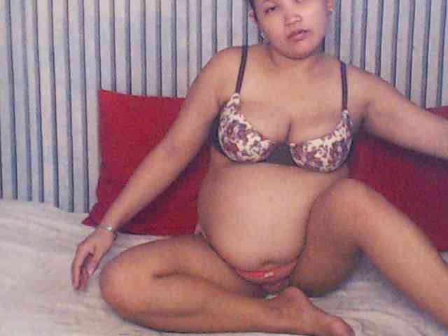 ladynakedpusy webcam