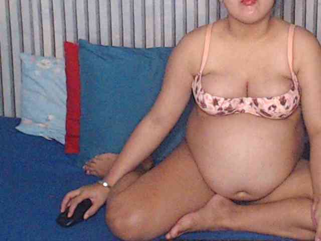 ladynakedpusy webcam