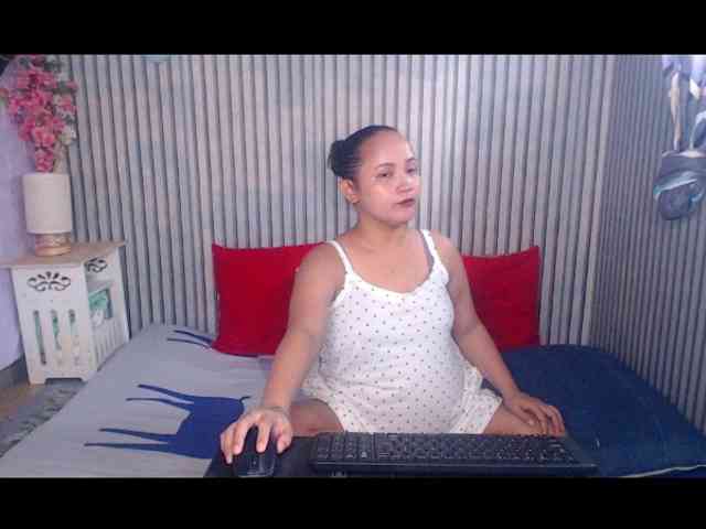 ladynakedpusy webcam