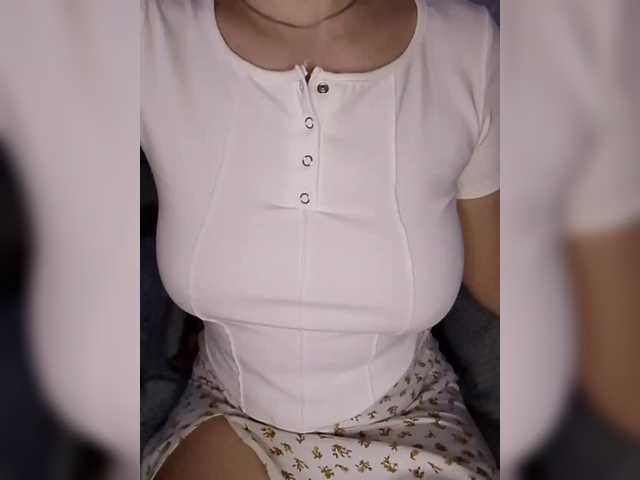 le modèle Liza_555 est en webcam porno dans un show sur le site bongacams, il possède les tags suivants: White/Caucasian,Brunette,Shaved