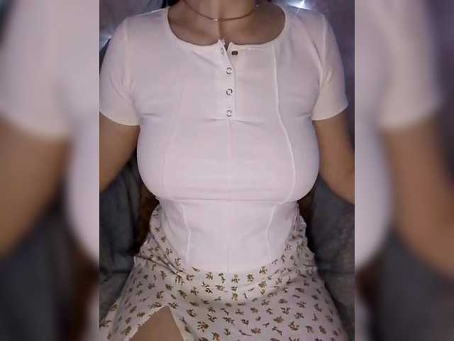 le modèle Liza_555 est en webcam porno dans un show sur le site bongacams, il possède les tags suivants: White/Caucasian,Brunette,Shaved