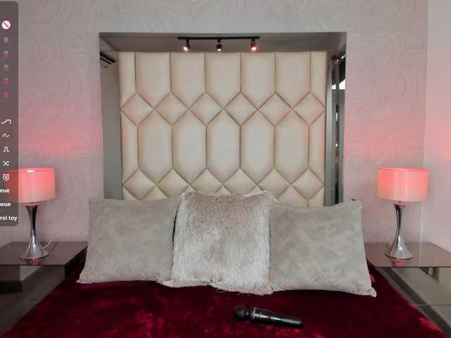 DollyConnor's BongaCams show and profile