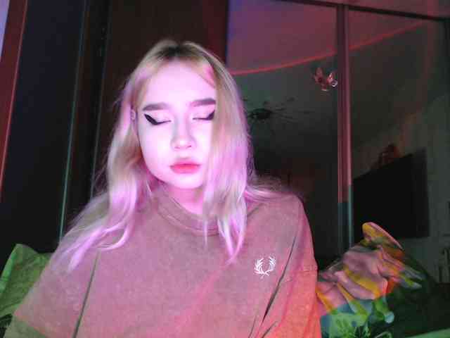 strip chat LilCharliey