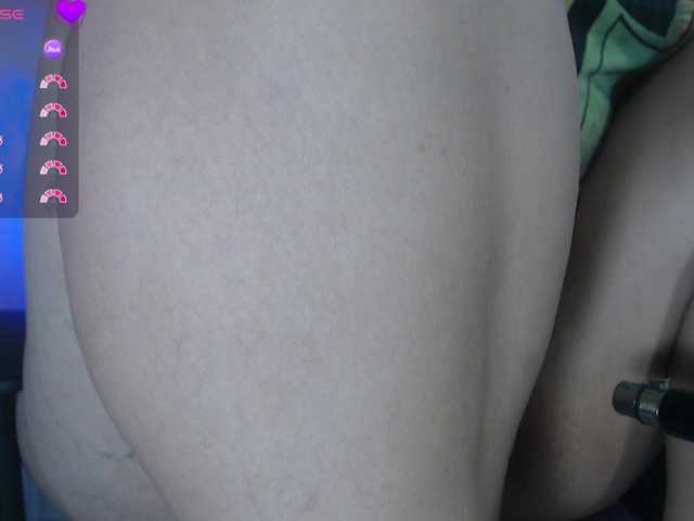 EmmaPink3's BongaCams show and profile