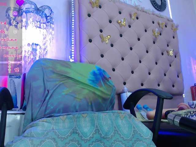 EmmaPink3's BongaCams show and profile