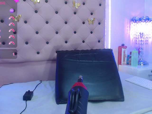 EmmaPink3's BongaCams show and profile