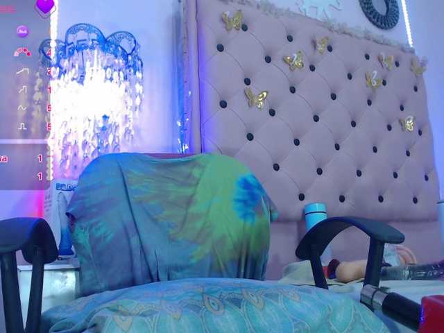 EmmaPink3's BongaCams show and profile