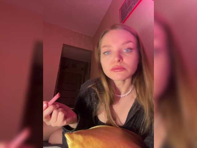 ThatTripPink3's BongaCams show and profile