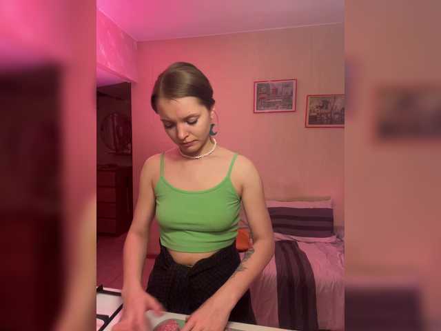 ThatTripPink3's BongaCams show and profile