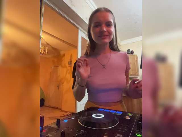 ThatTripPink3's BongaCams show and profile