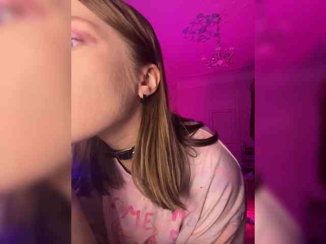 AliciaTroupe webcam