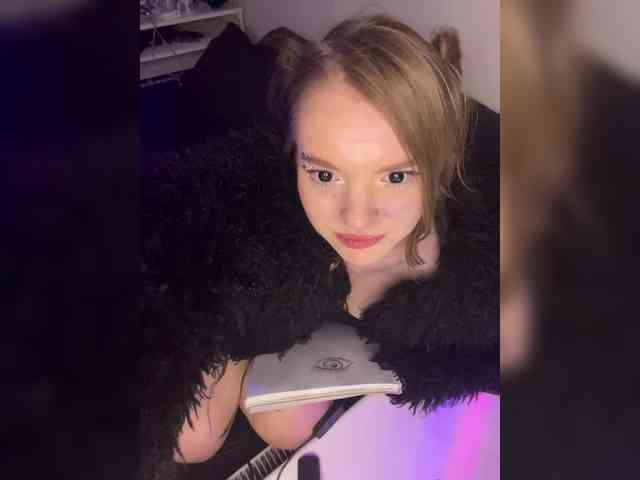 AliciaTroupe webcam