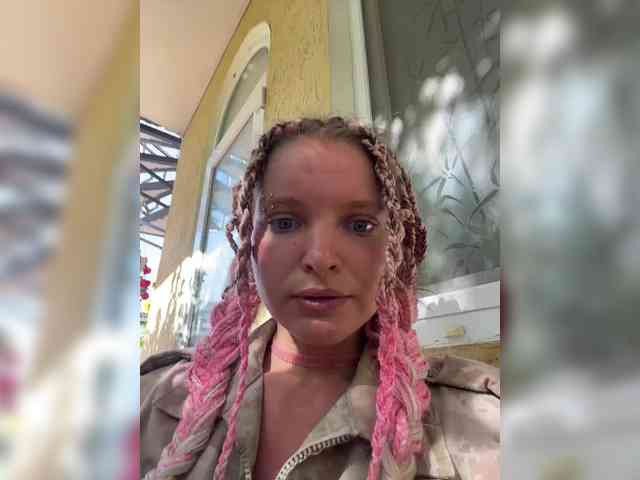 AliciaTroupe webcam