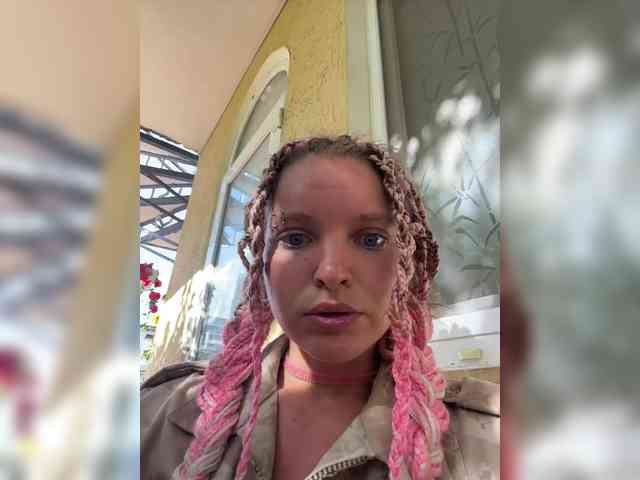 AliciaTroupe webcam