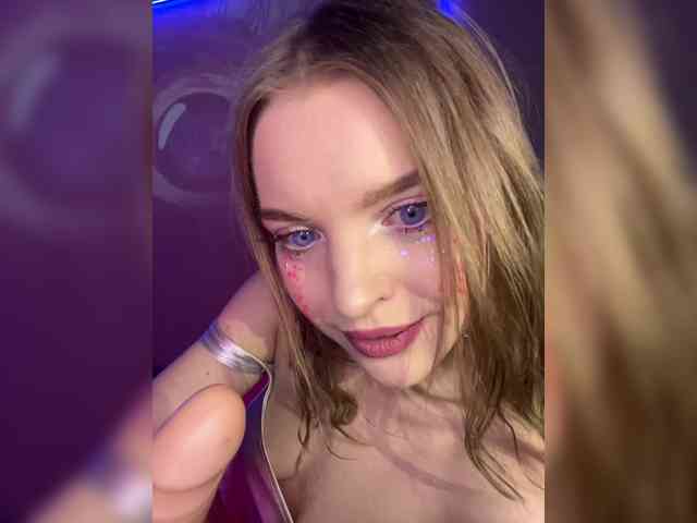 AliciaTroupe webcam