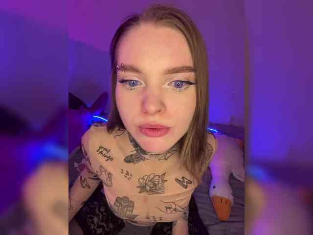 AliciaTroupe webcam