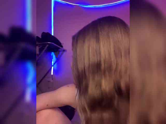 AliciaTroupe webcam