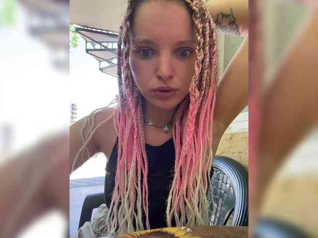 AliciaTroupe webcam