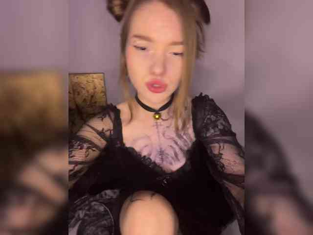 AliciaTroupe webcam