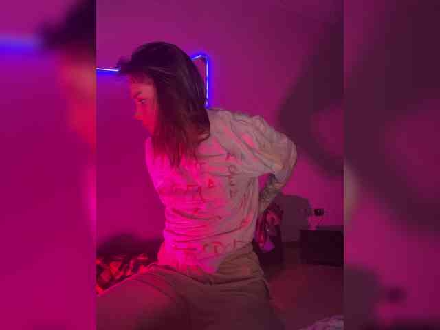 AliciaTroupe webcam