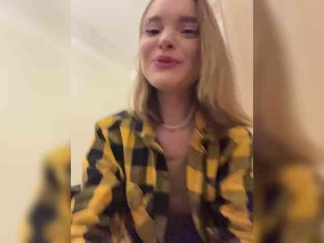 AliciaTroupe webcam