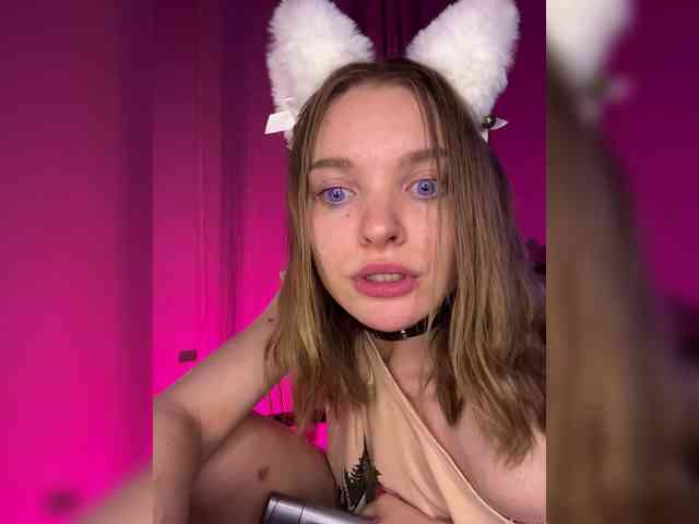 AliciaTroupe webcam