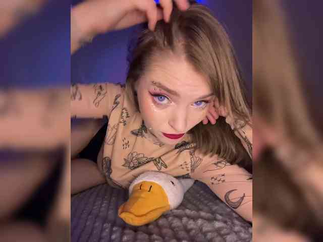 AliciaTroupe webcam