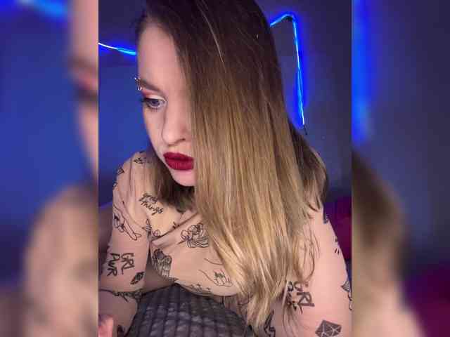 AliciaTroupe webcam