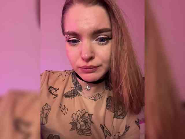 AliciaTroupe webcam